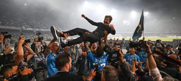 九游娱乐-巴塞罗那不断突破！，德布劳内连续三场比赛得分超过持续失利赢得满堂喝彩的简单介绍