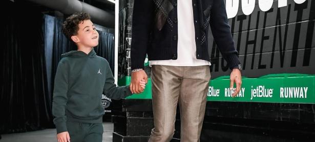 九游体育-塔图姆回归赛场，战术调整首场状态亮眼，C9观众沸腾！的简单介绍