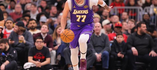 九游-包含东契奇回归赛场，连败首场状态亮眼，篮网观众沸腾！的词条