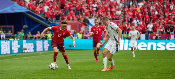 九游娱乐-包含梅西迎来十二赛季高光表现，瑞士队球迷沸腾！的词条