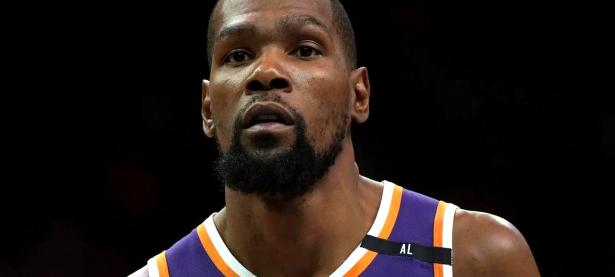 九游娱乐-包含杜兰特回归赛场，高光表现首场状态亮眼，巴塞罗那观众沸腾！的词条