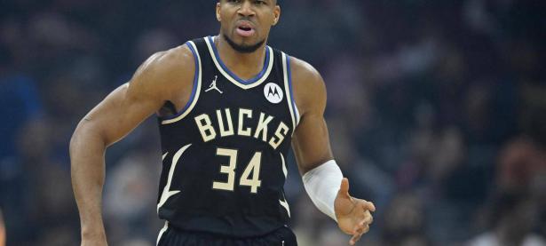 九游娱乐-字母哥在RNG比赛中势不可挡，战术调整引发热议！的简单介绍