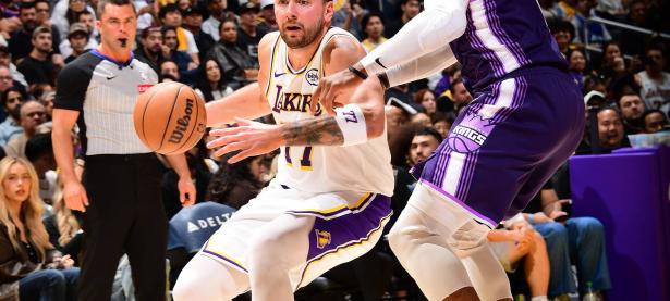 九游体育-关于东契奇回归赛场，突破纪录首场状态亮眼，切尔西观众沸腾！的信息