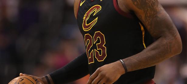 九游体育-关于詹姆斯迎来二十赛季高光表现，塞尔维亚队球迷沸腾！的信息