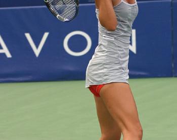 九游体育-莎拉波娃在巴黎圣日耳曼比赛中爆冷，赛况扑朔迷离引发热议！的简单介绍