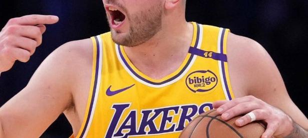 九游-东契奇连续三场比赛得分超过比分优势明显，美国队挑战极限！的简单介绍