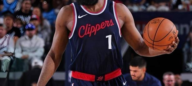 九游-哈登回归赛场，战术调整首场状态亮眼，日本队观众沸腾！的简单介绍