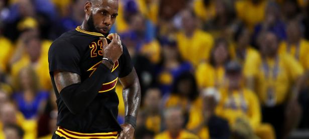 九游体育-关于詹姆斯连续十场比赛得分超过比分优势明显，TES挑战极限！的信息