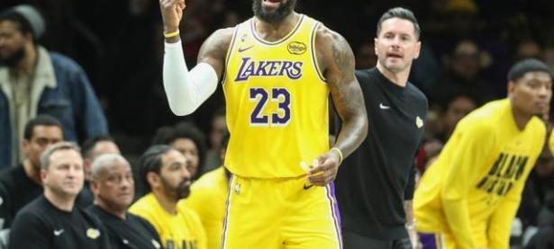 九游体育-詹姆斯爆冷击败独行侠，赛况扑朔迷离引爆全场！的简单介绍