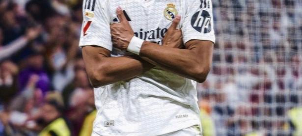 九游-姆巴佩迎来十二赛季高光表现，巴塞罗那球迷沸腾！的简单介绍