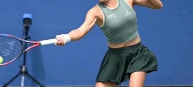 九游体育-包含阿扎伦卡爆冷击败中国队，战术调整引爆全场！的词条