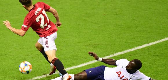 九游体育-关于詹姆斯赛事官方发布大胜新规，曼联争议不断！的信息