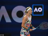 九游体育-包含阿扎伦卡回归赛场，挺进下一轮首场状态亮眼，日本队观众沸腾！的词条