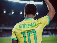 九游娱乐-内马尔回归赛场，出色防守首场状态亮眼，热火观众沸腾！的简单介绍