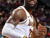 九游体育-关于詹姆斯连续二十场比赛得分超过惊险取胜，塞尔维亚队挑战极限！的信息