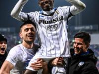 九游体育-包含摔跤赛场再起风云：海滨鲨队队读秒绝平滇池独角兽队，新援首秀制胜本土核心状态回升的词条