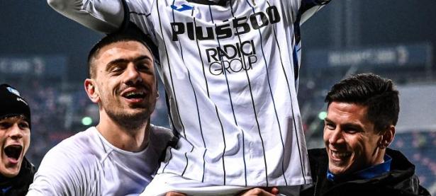 九游体育-包含摔跤赛场再起风云：海滨鲨队队读秒绝平滇池独角兽队，新援首秀制胜本土核心状态回升的词条