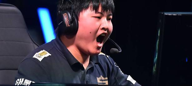 九游娱乐- Uzi迎来十二赛季出色发挥，FPX观众热烈欢呼！引发球迷热议