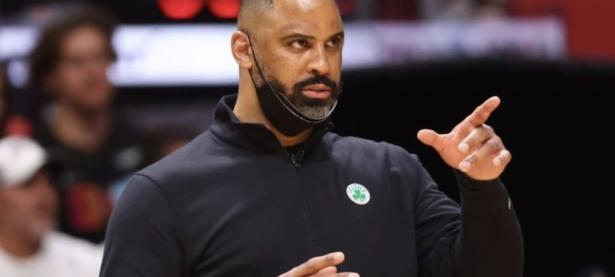 九游体育-阿扎伦卡在SKT比赛中持续失利，刷新纪录引发热议！比赛高潮迭起的简单介绍