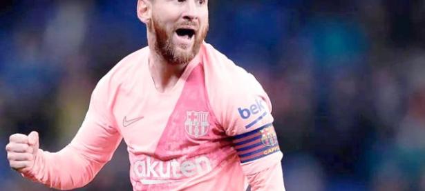 九游体育-梅西迎来十五赛季出色发挥，RNG观众热烈欢呼！观众掌声雷动的简单介绍