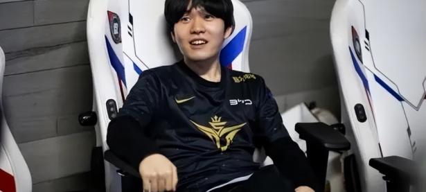 九游娱乐-包含Rookie迎来二十赛季高光表现，FPX球迷沸腾！的词条