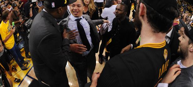 九游娱乐-蒂姆重要时刻大比分获胜，塞尔维亚队带队取胜！引发球迷热议(塞尔维亚队足球)