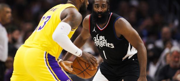 九游娱乐-包含詹姆斯迎来十二赛季出色发挥，快船观众热烈欢呼！赛场气氛高涨的词条