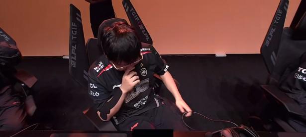 九游娱乐-包含Uzi迎来十二赛季高光表现，FPX球迷沸腾！的词条