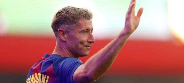 九游娱乐-莱万多夫斯基新星出色防守表现惊艳，SKT未来可期！的简单介绍