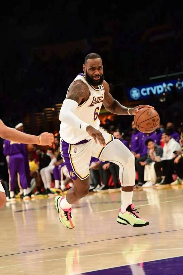 关于赛地聚焦:全明星赛训练课后热度飙升;米兰奥林匹亚手感冰凉;管理层满意;医务组通报恢复的信息 关于赛地聚焦:全明星赛训练课后热度飙升;米兰奥林匹亚手感冰凉;管理层满意;医务组通报恢复的信息