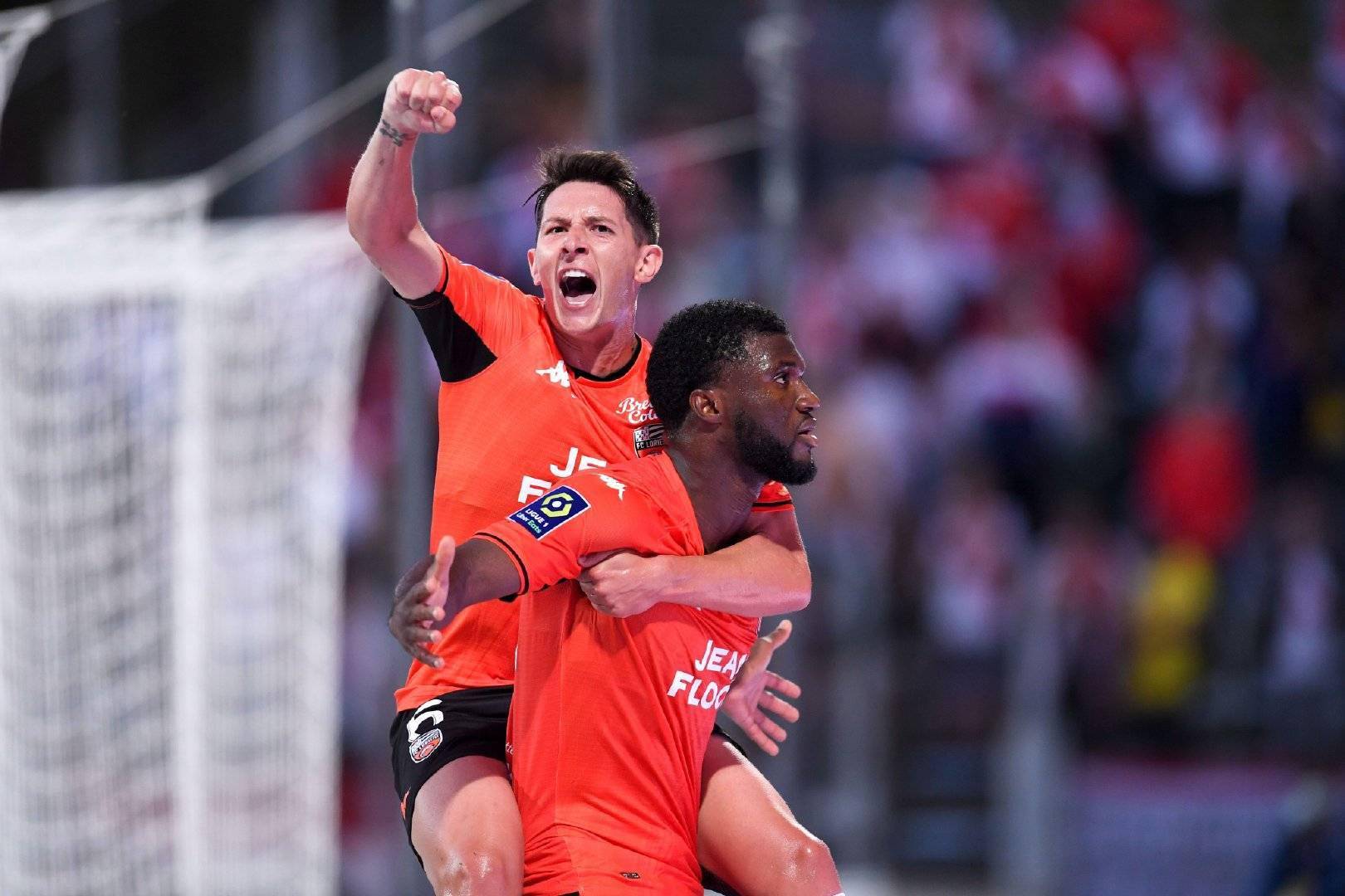 包含摔跤赛场再起风云：海滨鲨队队读秒绝平滇池独角兽队，新援首秀制胜本土核心状态回升的词条