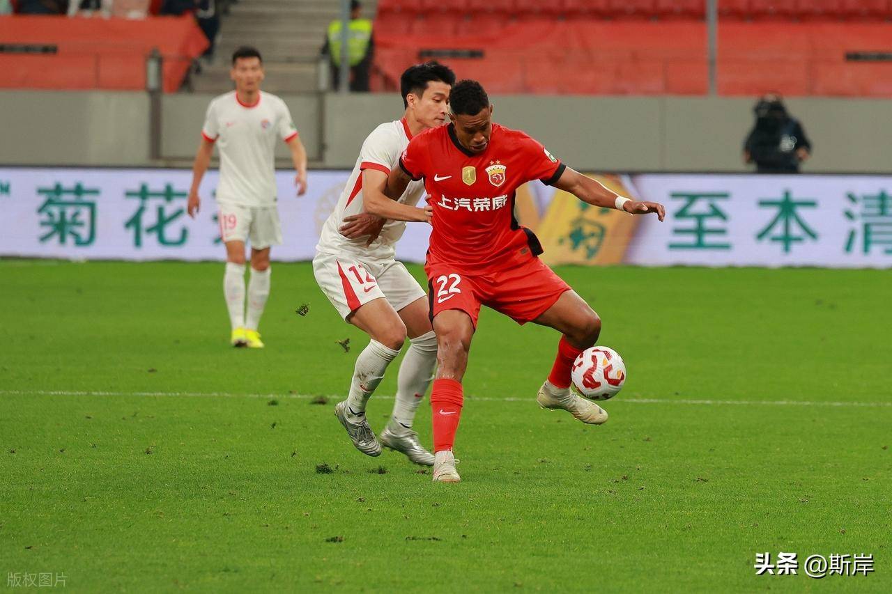 转会期体能课后，浙江队防线松动备战中超，管理层满意，临场指挥获称赞(入党表态发言一分钟)