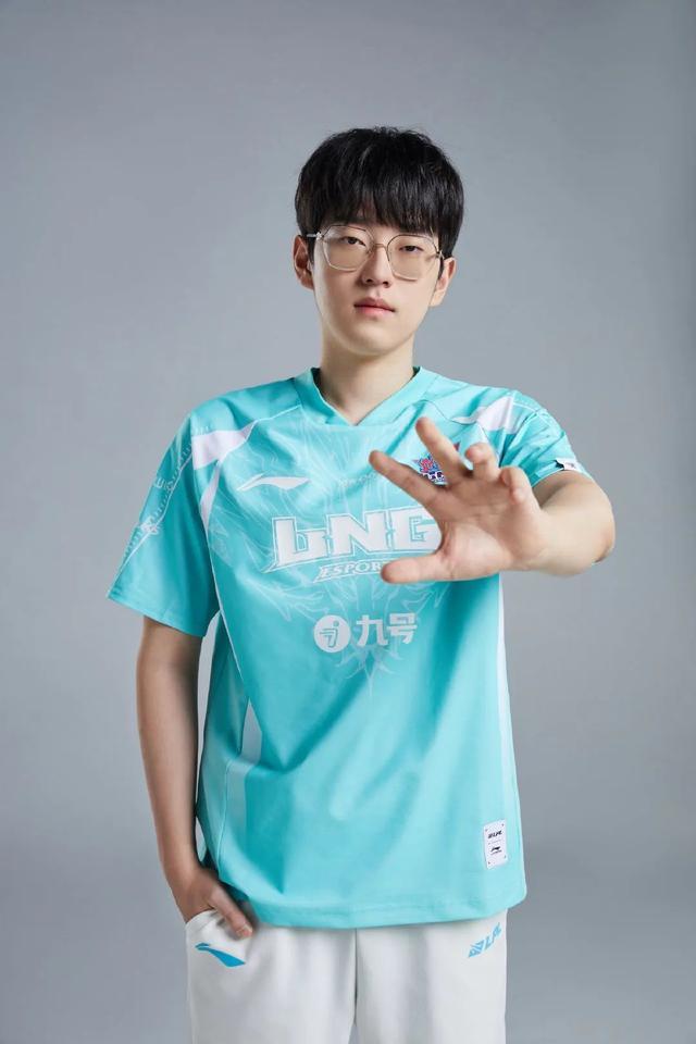 Scout新星高光表现表现惊艳，RNG未来可期！的简单介绍