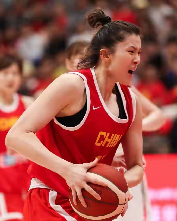 穆雷新星关键助攻表现惊艳，FPX未来可期！的简单介绍