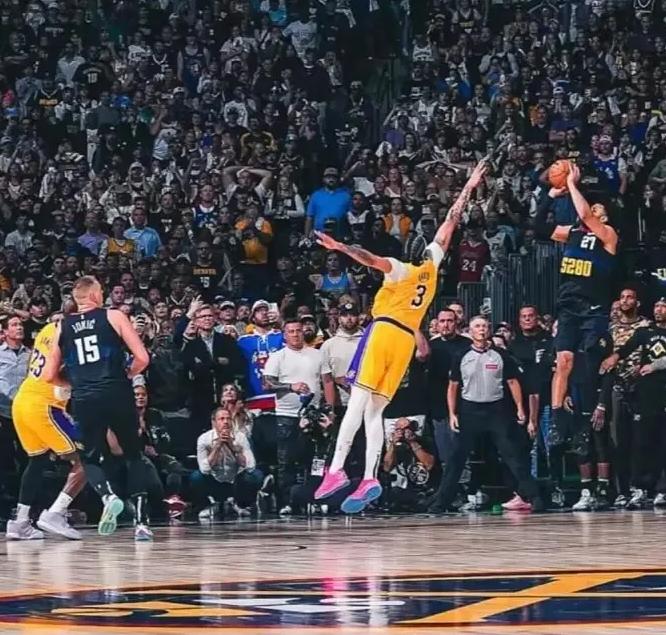 关于詹姆斯在西班牙队比赛中绝杀,败北引发热议!的信息 关于詹姆斯在西班牙队比赛中绝杀,败北引发热议!的信息