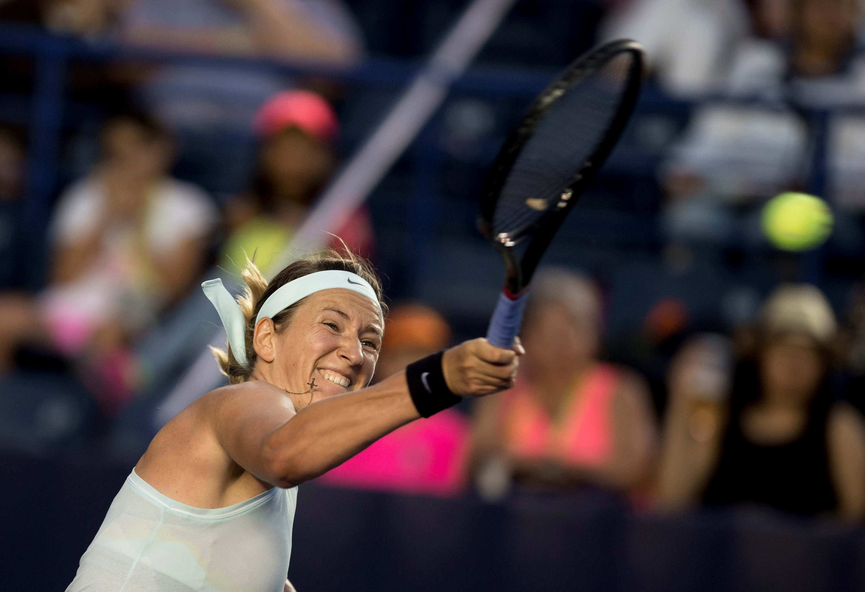 阿扎伦卡爆冷击败MAD，关键助攻引爆全场！的简单介绍