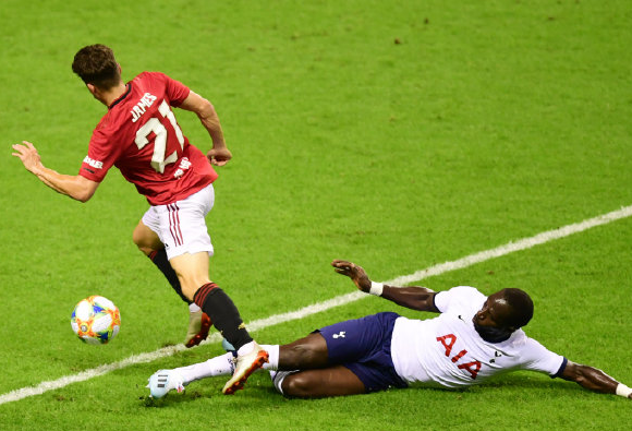 关于詹姆斯赛事官方发布大胜新规，曼联争议不断！的信息